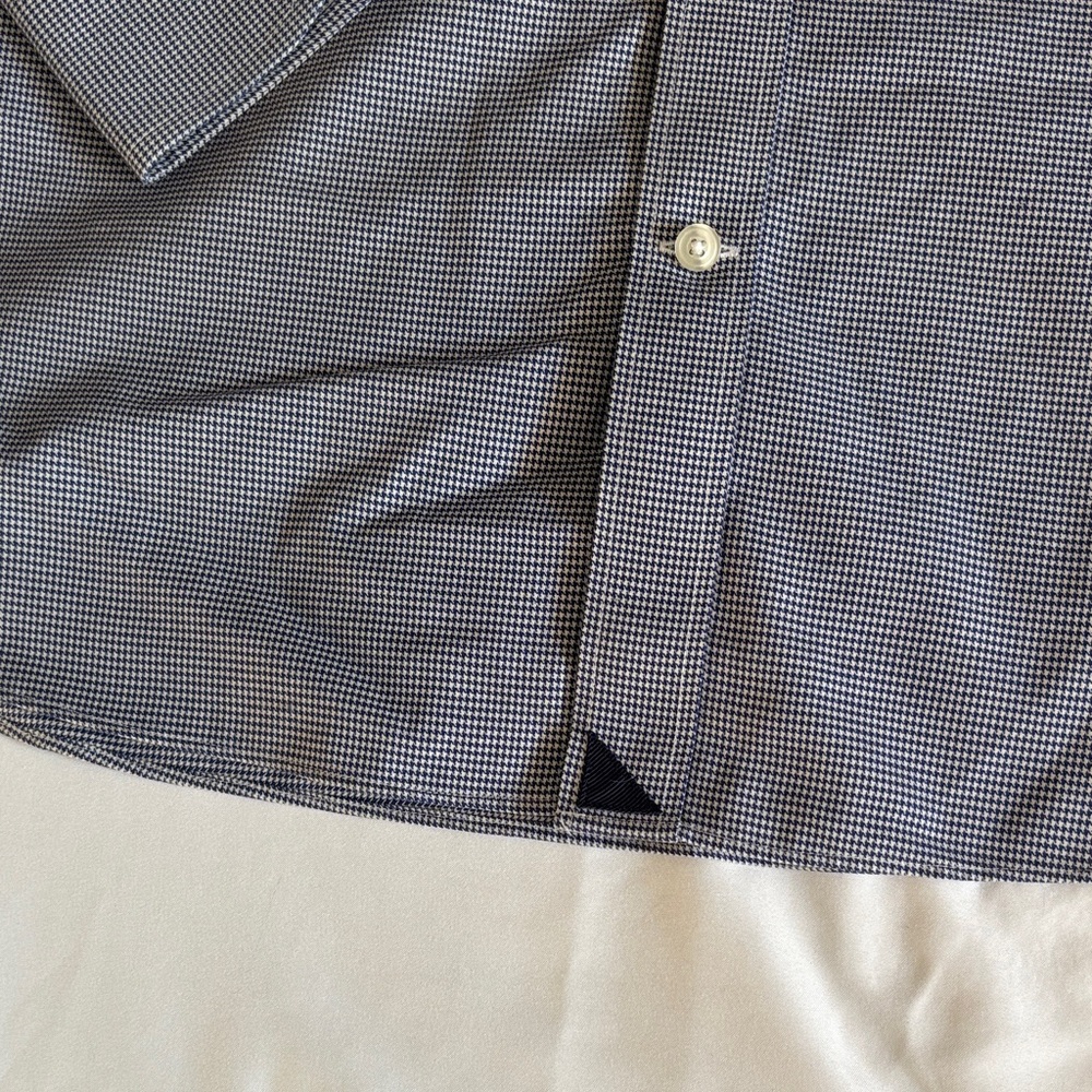 UNTUCKit Men's Gray Button-Up Shirt - Picture 4 of 7